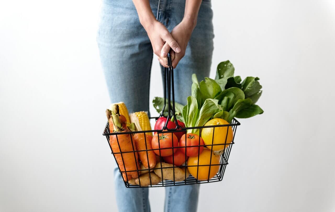 alone-basket-carrots-1389103 alone-basket-carrots-1389103